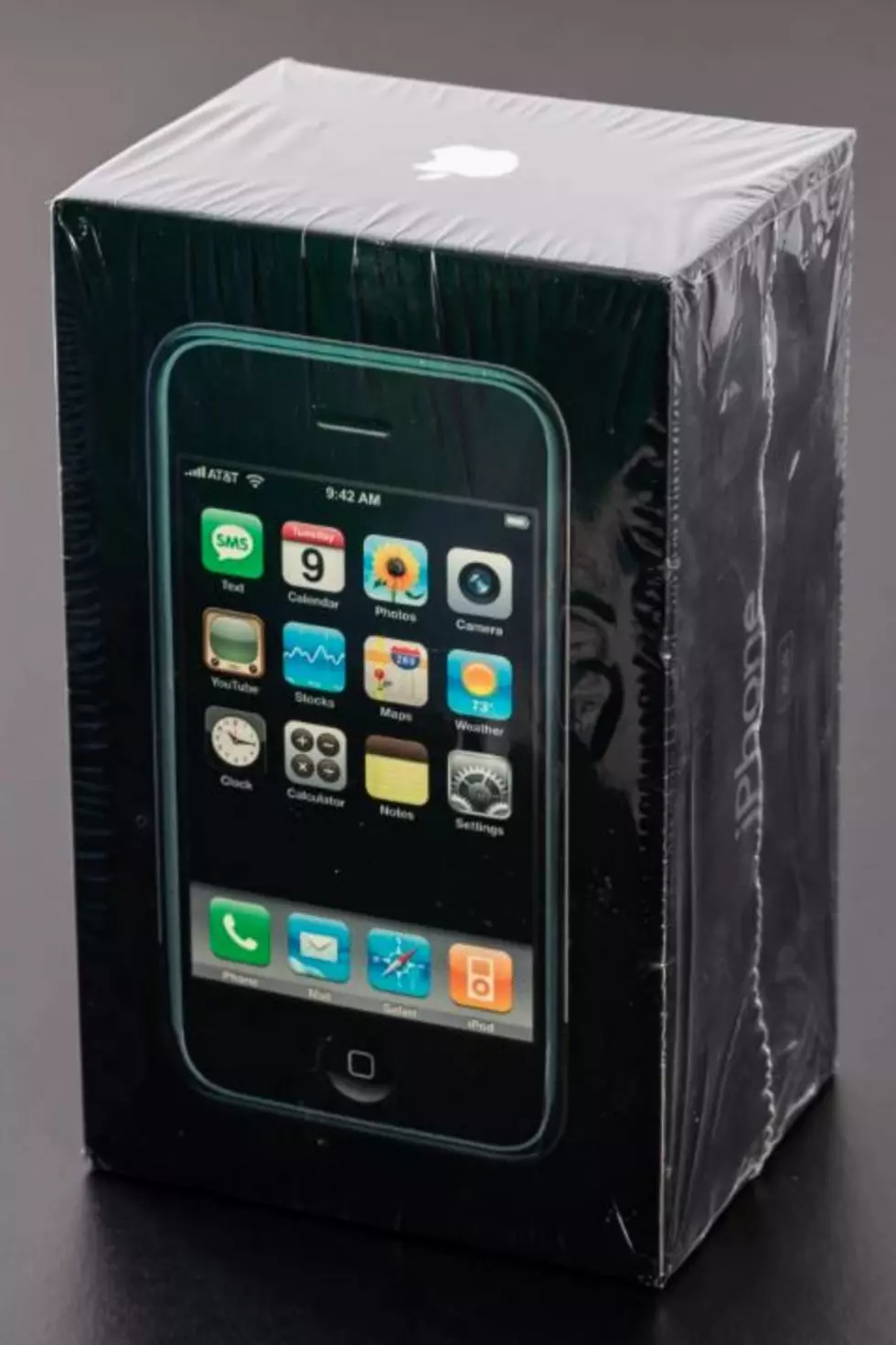 First-Generation iPhone Sells for a Whopping $63,000 at Auction